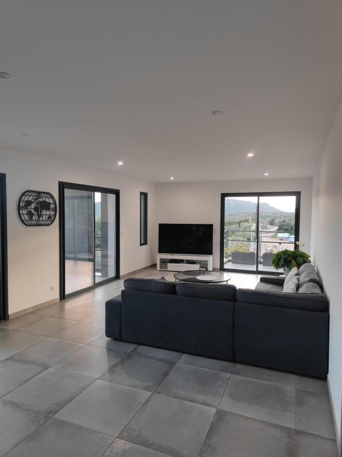 Bel Appartement Spacieux A Porto-Vecchio, 10Min A Pieds Du Centre Ville Exterior photo